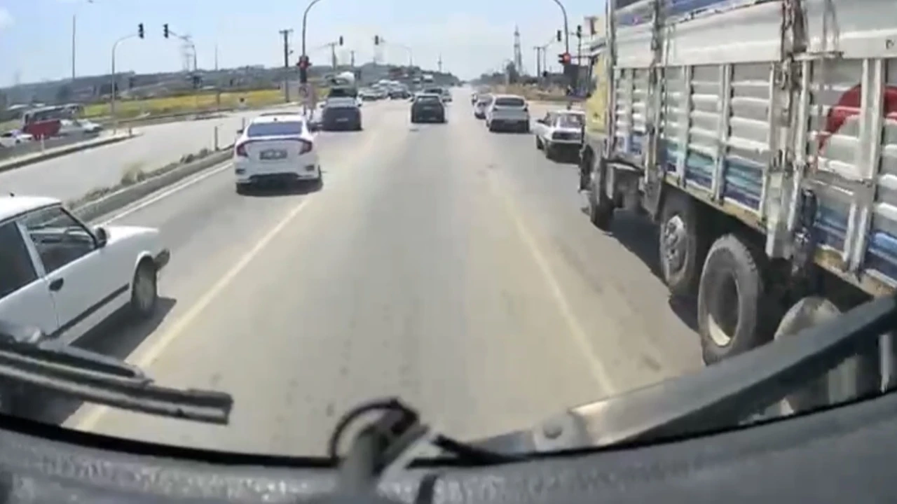 Osmaniyede itfaiye aracına fermuar sistemiyle geçiş koridoru oluşturdular