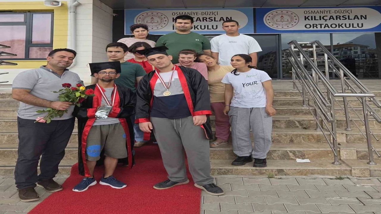 Osmaniyede özel öğrencilerin mezuniyet sevinci