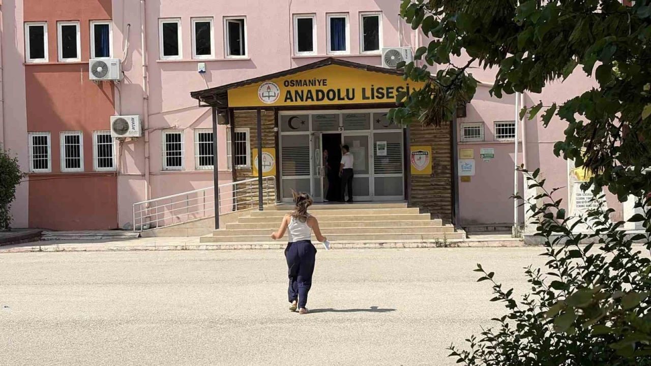 Osmaniyede simitçi süreyi hatırlattı, son anda gelen aday içeri alınmadı