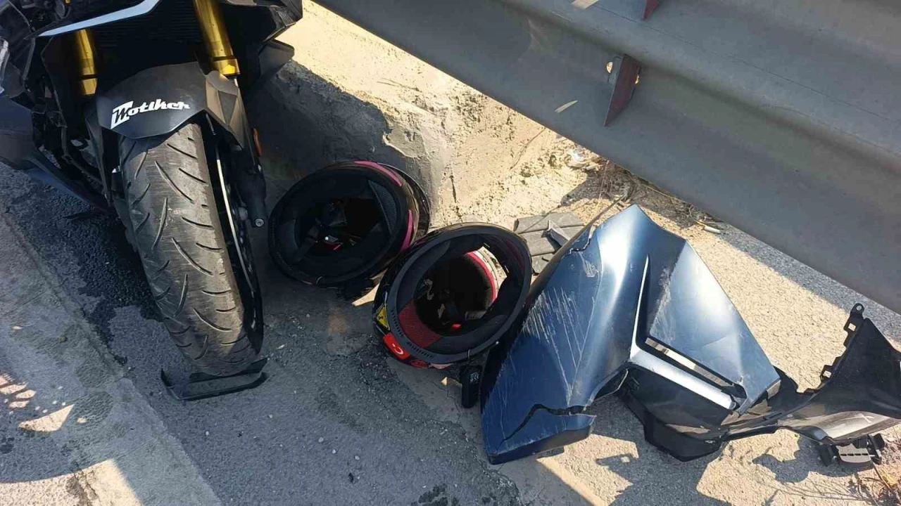 Otomobil ile motosiklet çarpıştı:2 kişi yaralandı