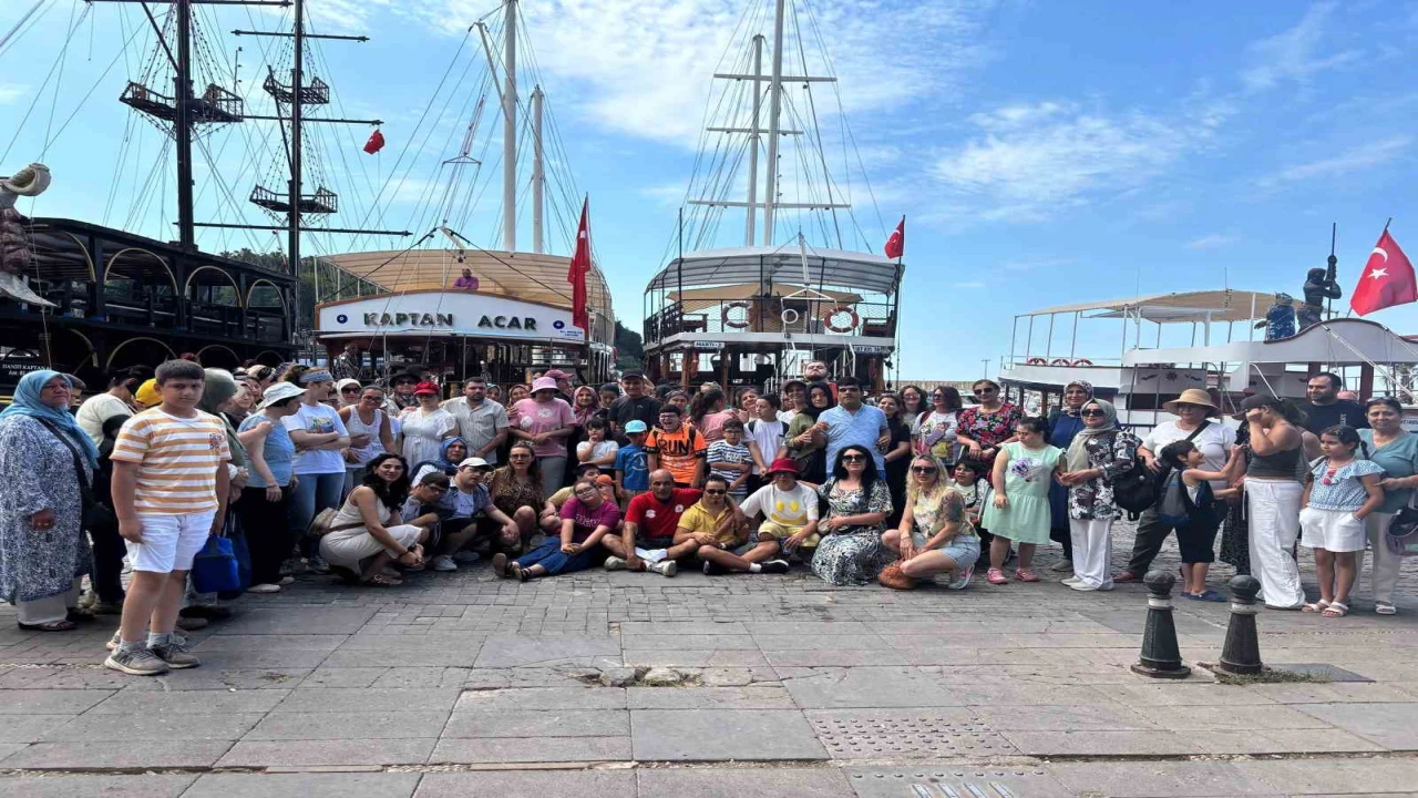 Özel bireyler Yaza merhaba etkinliğinde Akdenize açıldı