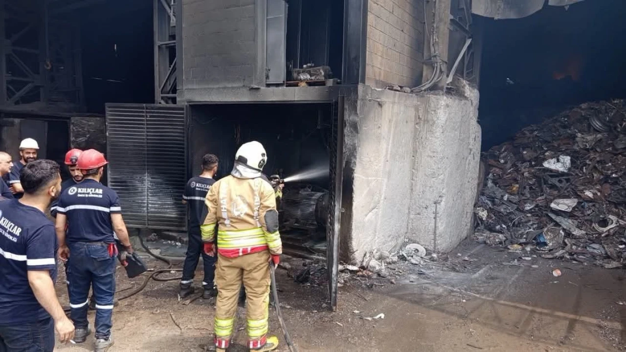 Payasta iş yeri alevlere teslim oldu