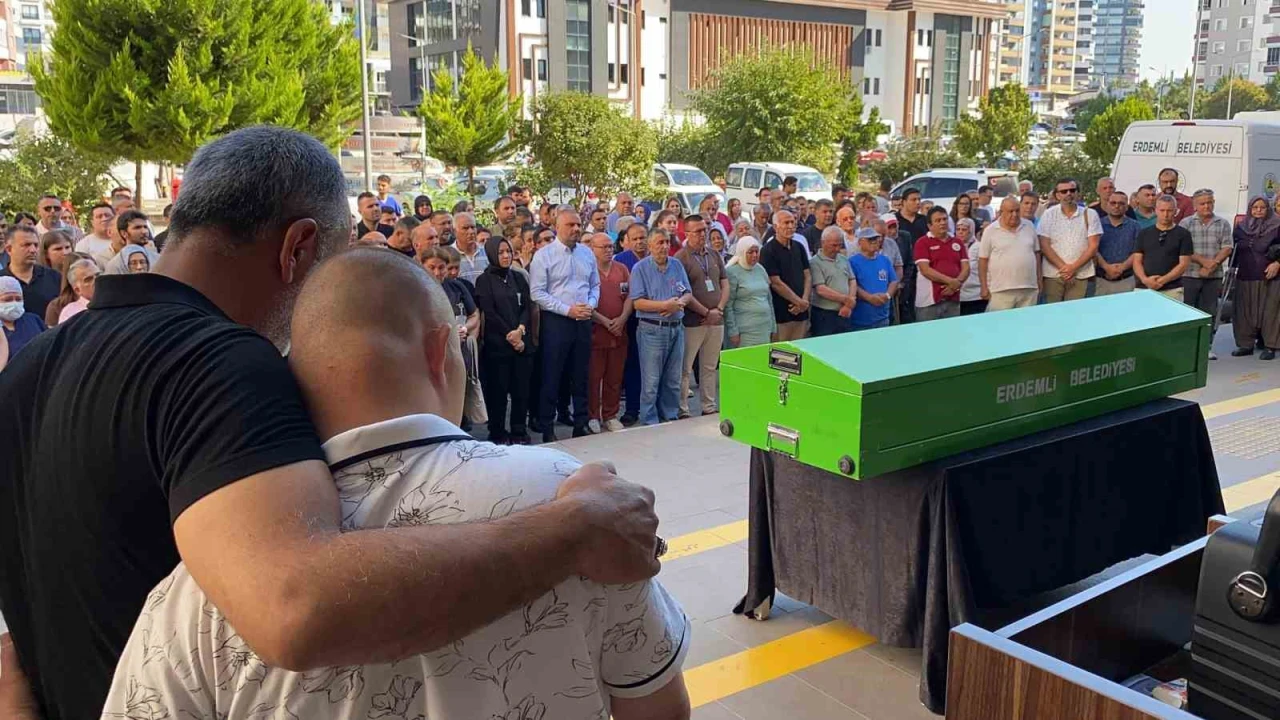 Radyoloji teknisyeni görev yaptığı hastaneden gözyaşlarıyla uğurlandı