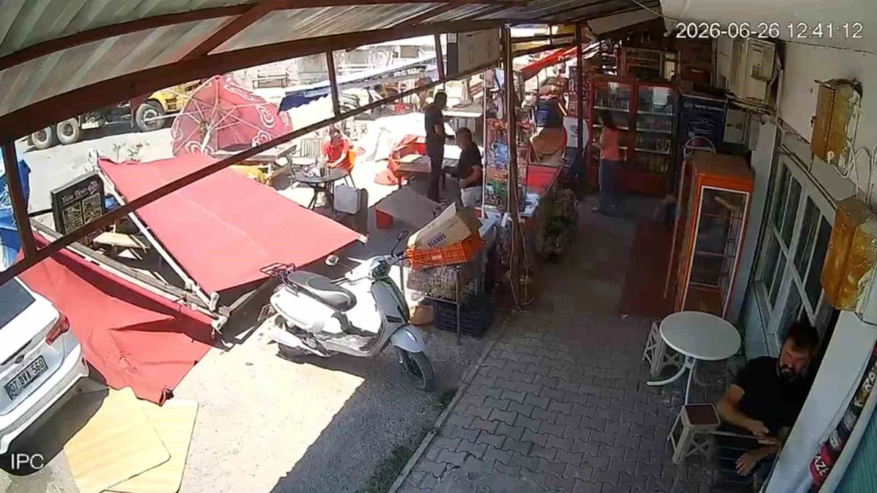 Serikte hortum paniği: Tente müşterilerin üzerine çöktü, facia saniyelerle atlatıldı