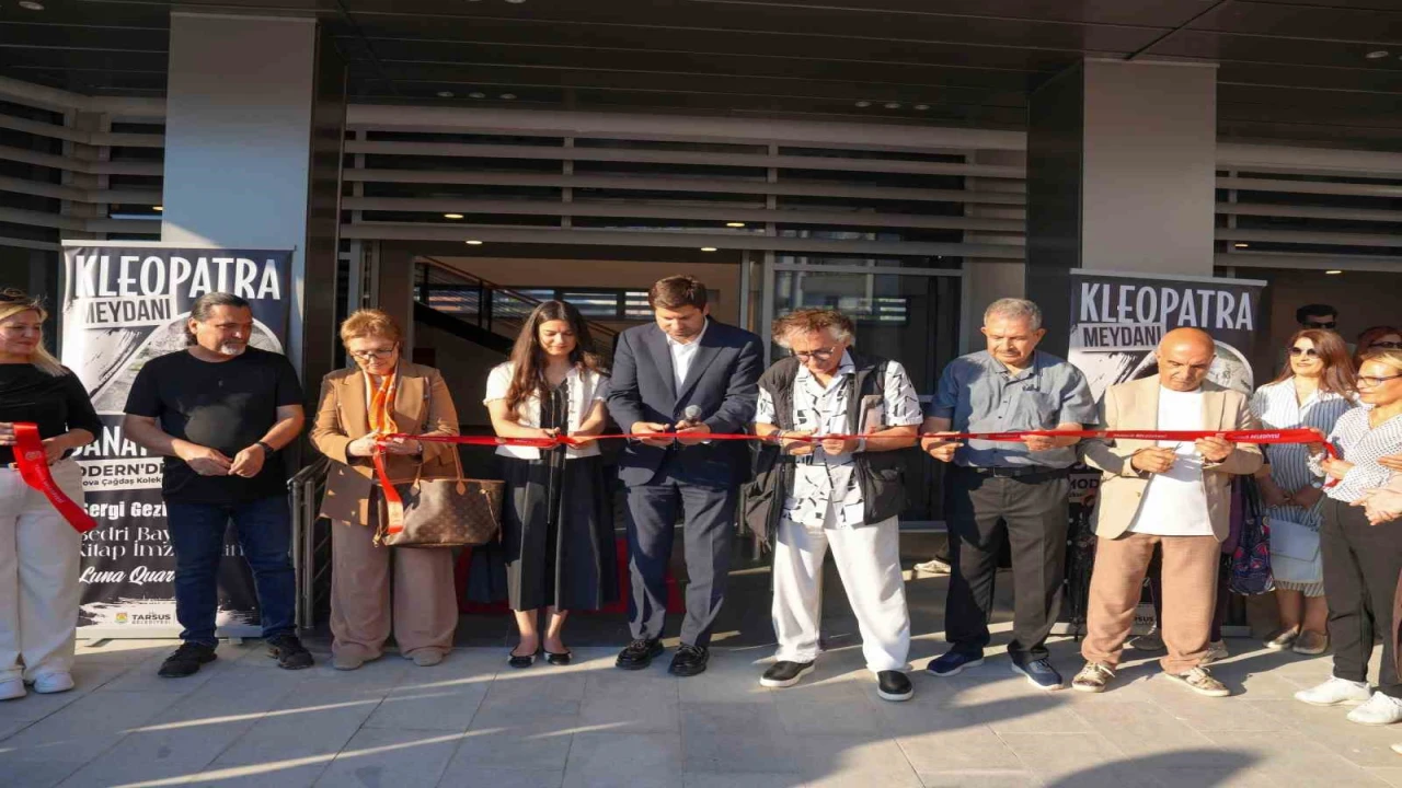Tarsusta tarih ve sanatın buluşma noktası Kleopatra Meydanı açıldı