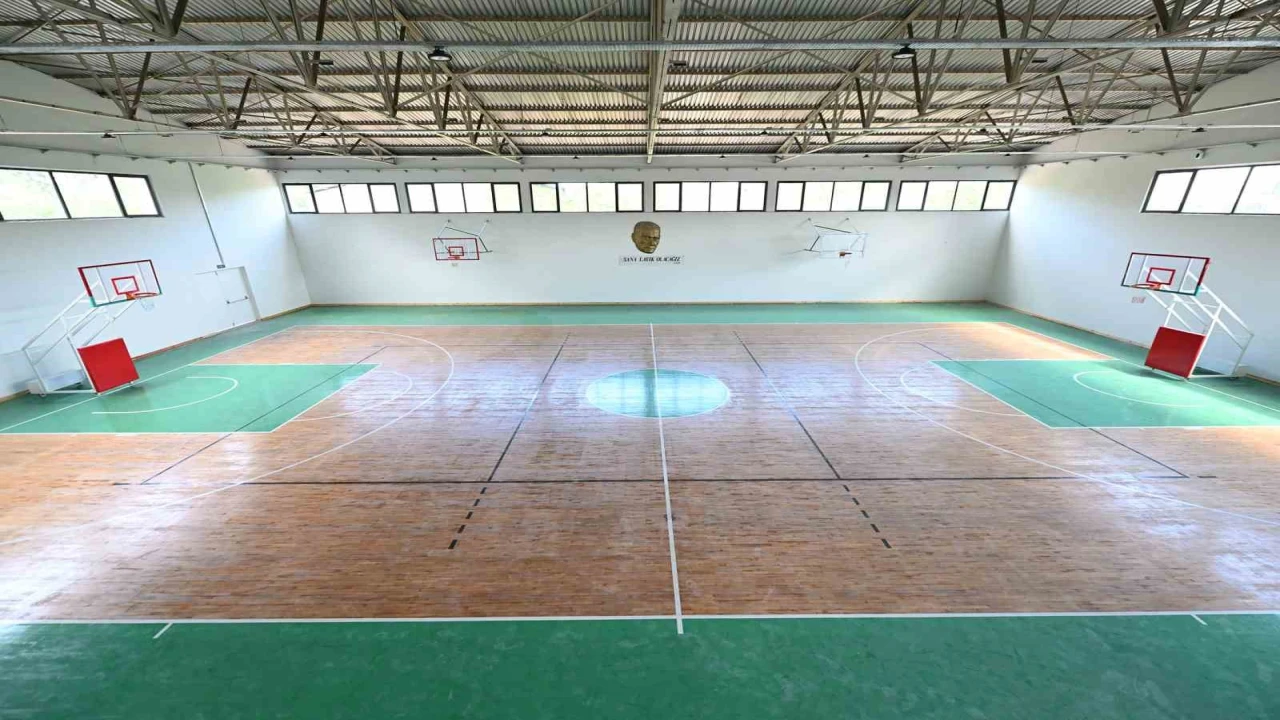 Tarsusta yenilenen spor salonunda sona gelindi