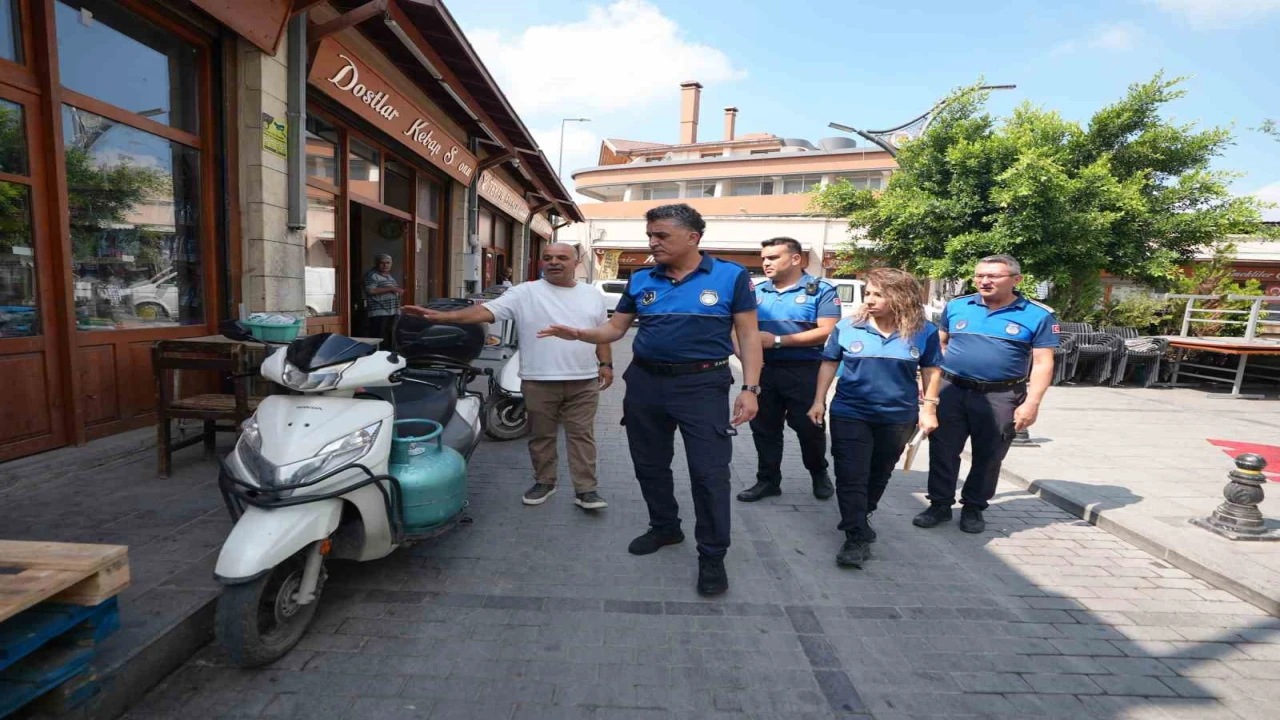 Tarsusta zabıtadan esnafa ortak kullanım alanı bilgilendirmesi