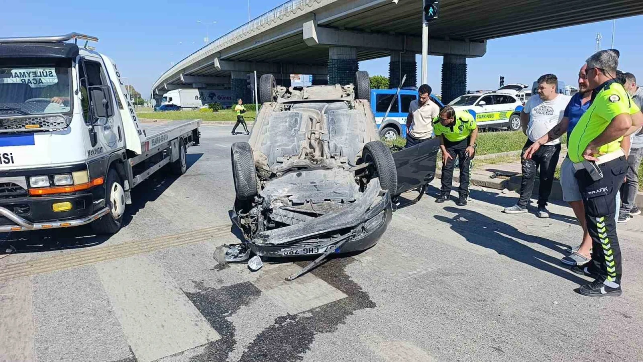 Ters dönen araçtan burnu bile kanamadan çıktı