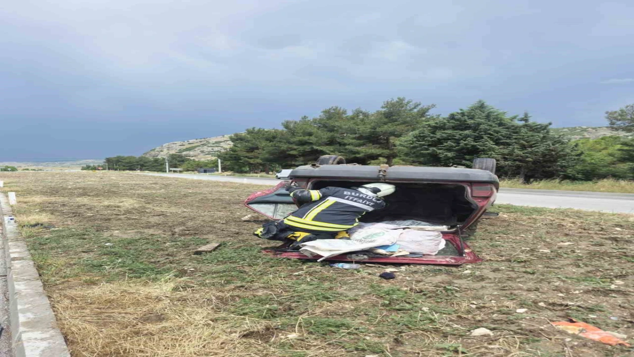 Yoldan çıkan otomobil takla attı: 2 yaralı