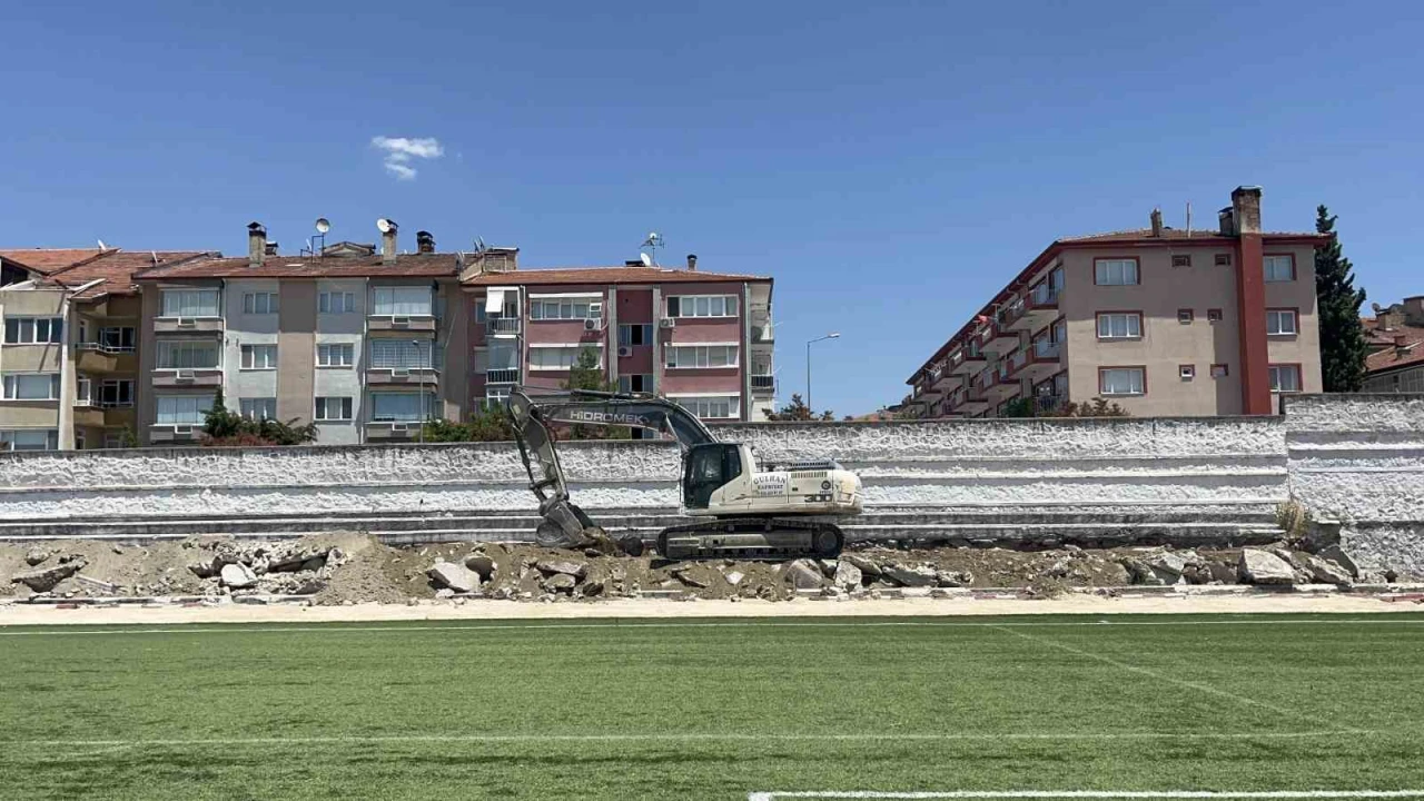 71 yıllık Gazi Atatürk Stadyumunda yıkım başladı, hatıralar hafızalarda kaldı