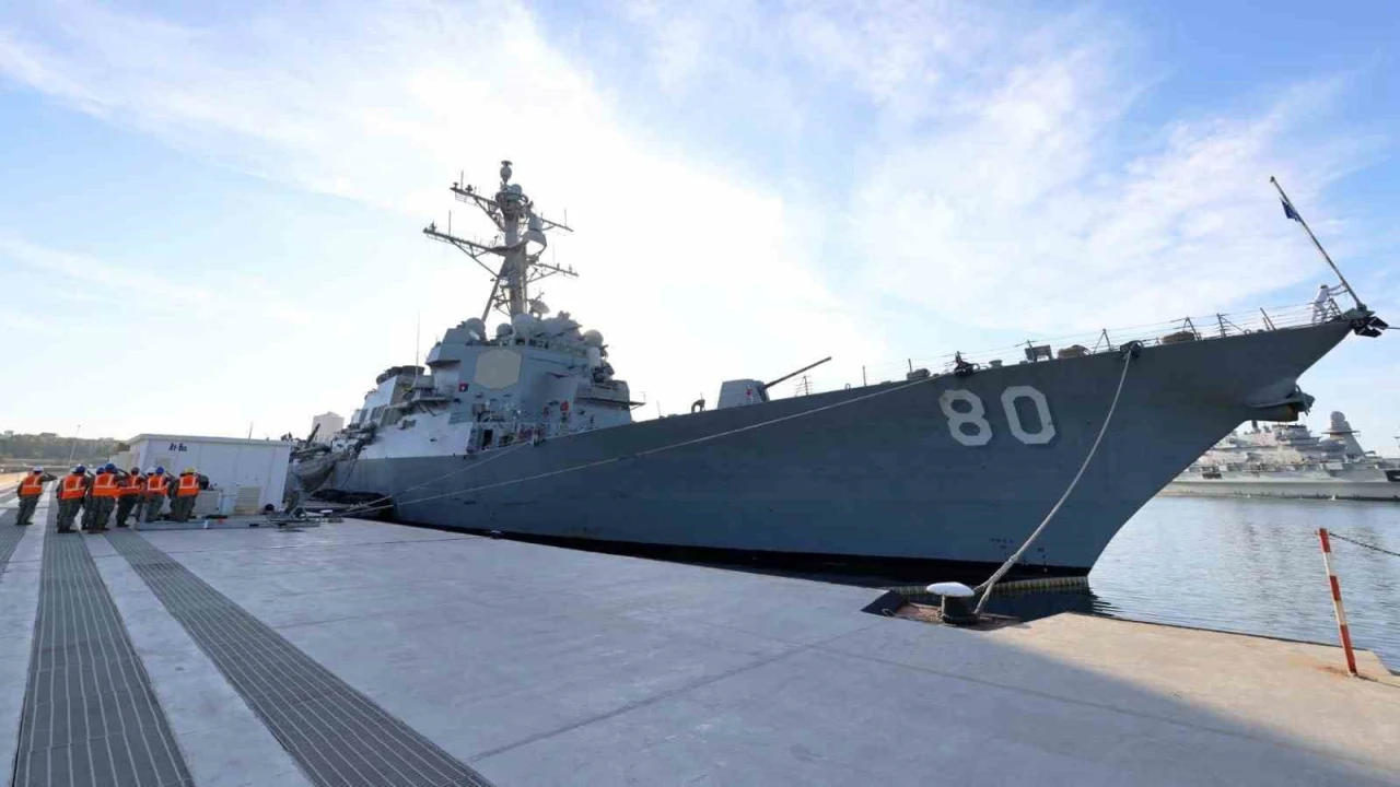 ABD Savaş Gemisi USS Roosevelt Mersin Limanına demirledi