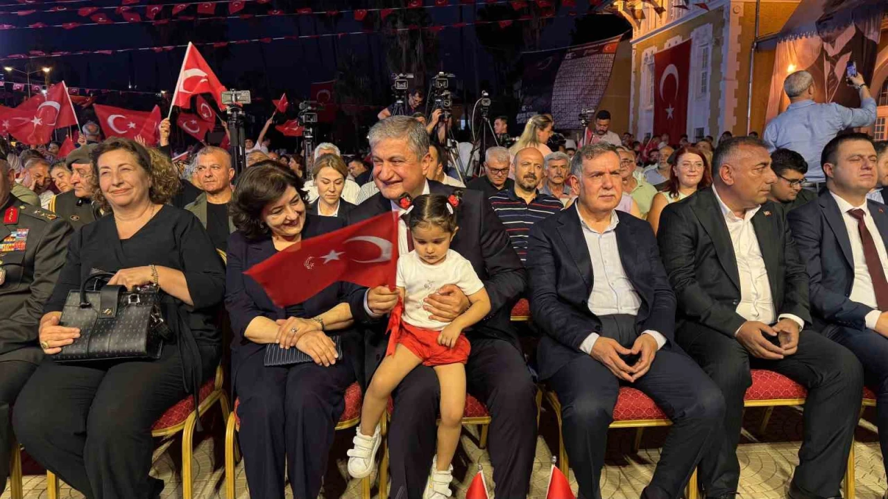 Adanada 15 Temmuzun 10. yılında demokrasi nöbeti tutuldu