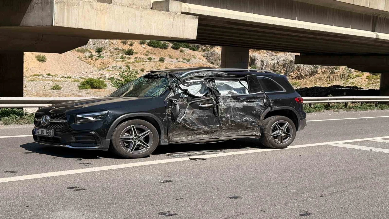 Adanada cip ile tanker çarpıştı: 2 yaralı