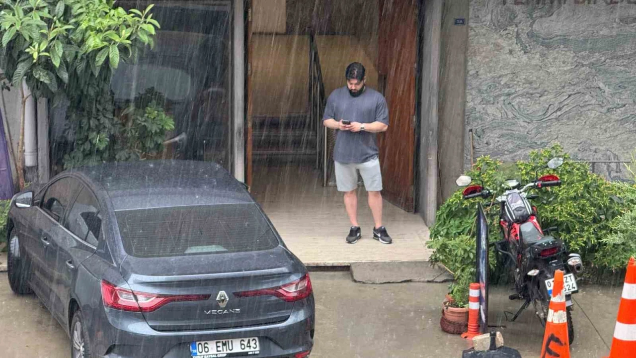 Adanada temmuzda sağanak yağış etkili oldu