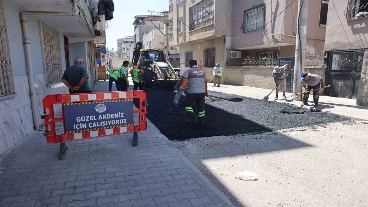 Akdenizde yol ve kaldırım çalışmaları aralıksız sürüyor