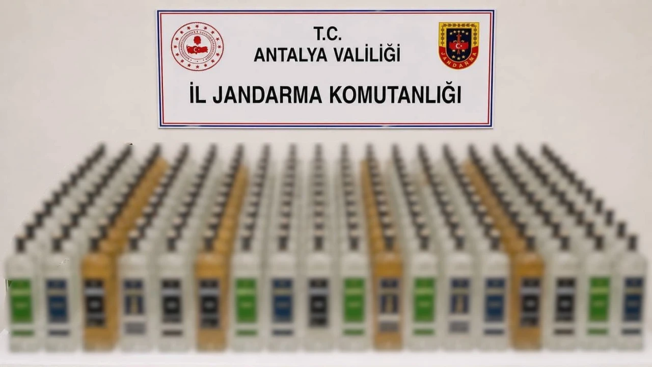 Alanya ve Manavgatta kaçak içki operasyonu: 208 litre ele geçirildi