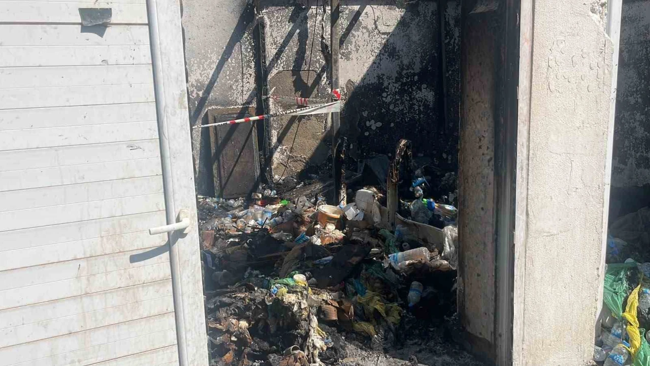 Alanyada 5 yıldızlı otelin geri dönüşüm deposundaki yangın korkuttu
