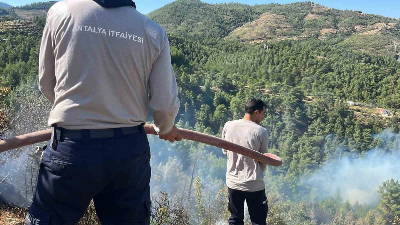 Alanyada orman yangını sebebiyle 45 ev tedbir amaçlı tahliye edildi