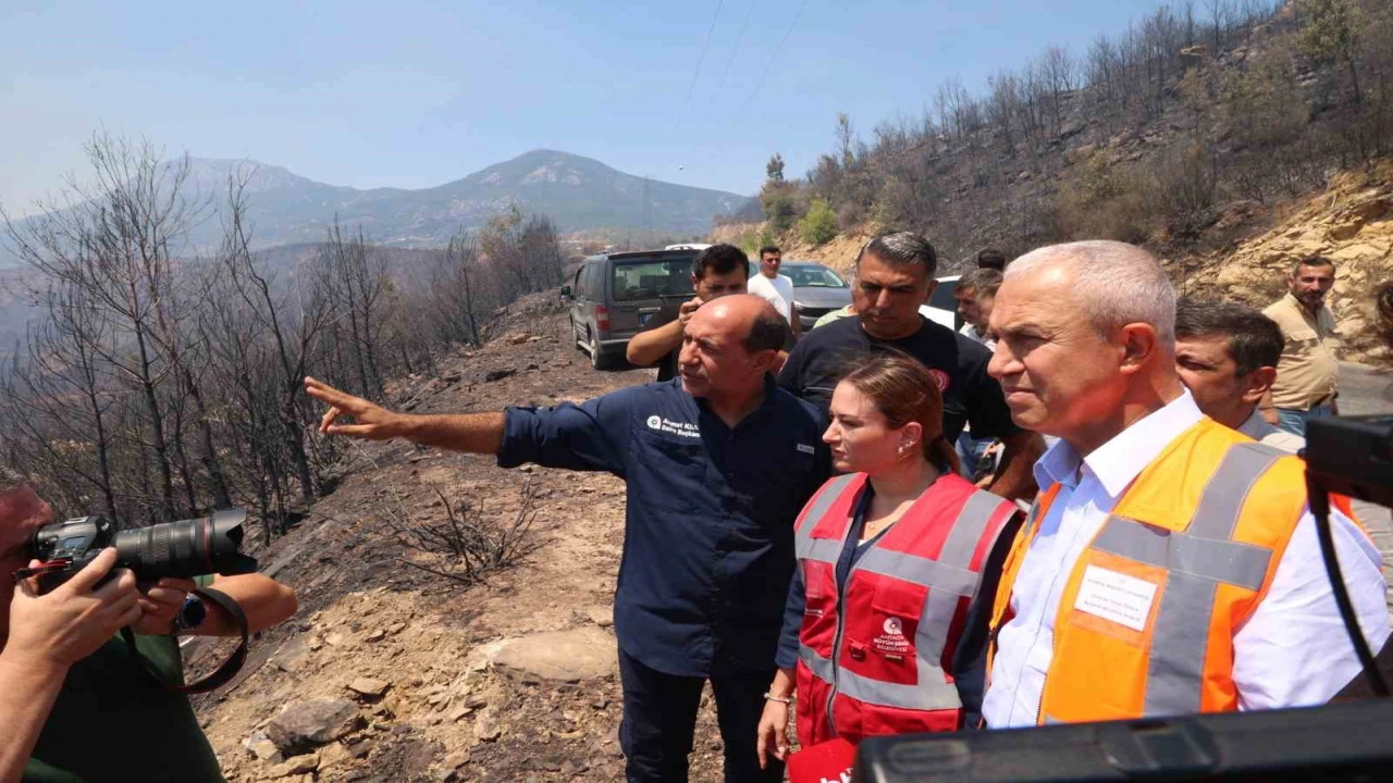 Antalya Büyükşehir Belediyesi Başkan Vekili Özdemir: Ekipler yangının etrafını yüzde 80 oranında çevirdi
