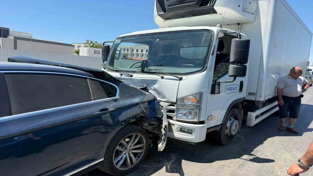 Antalyada 3 araçlı zincirleme kaza: 2 yaralı
