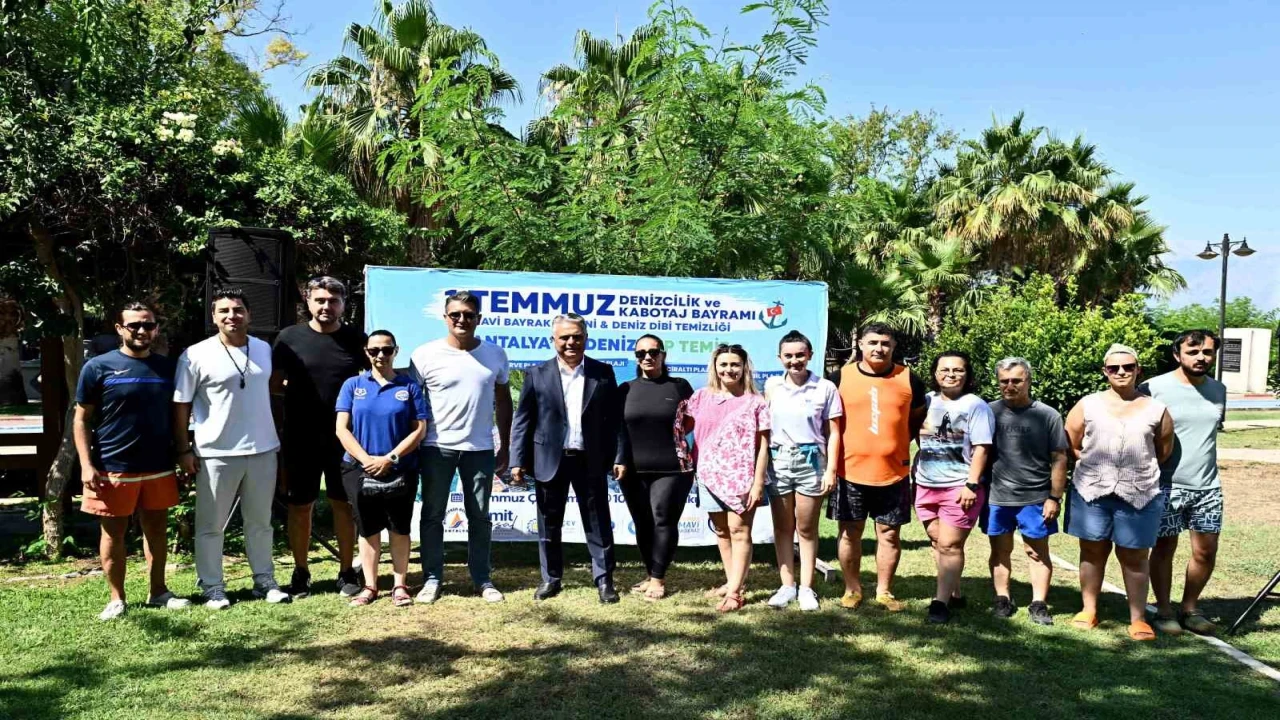 Antalyada dip temizliğinde çok sayıda plastik ve teneke ambalaj atığı çıkarıldı
