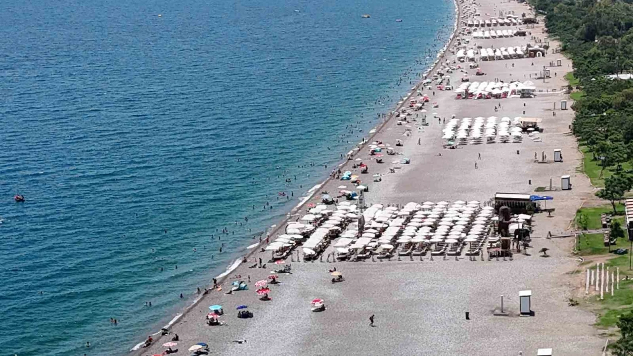 Antalyada termometreler 38 dereceyi gösterdi, sahiller doldu