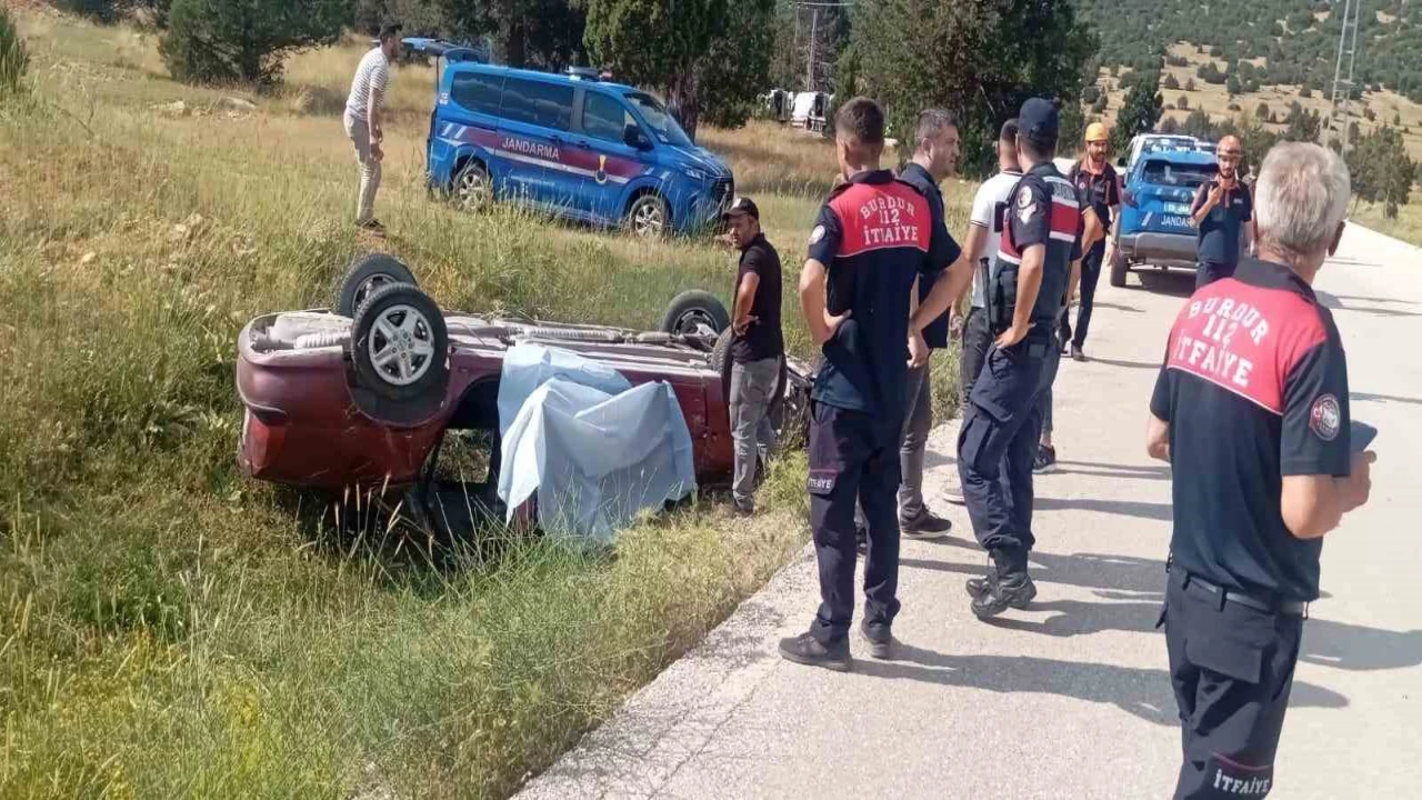 Burdurda otomobil şarampole devrildi: 1 ölü, 1 yaralı