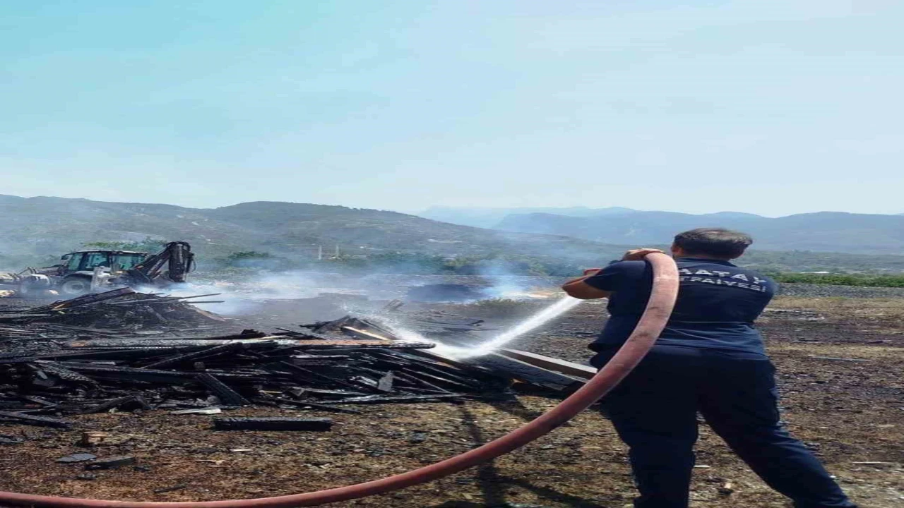 Dörtyolda palet atölyesinde yangın çıktı