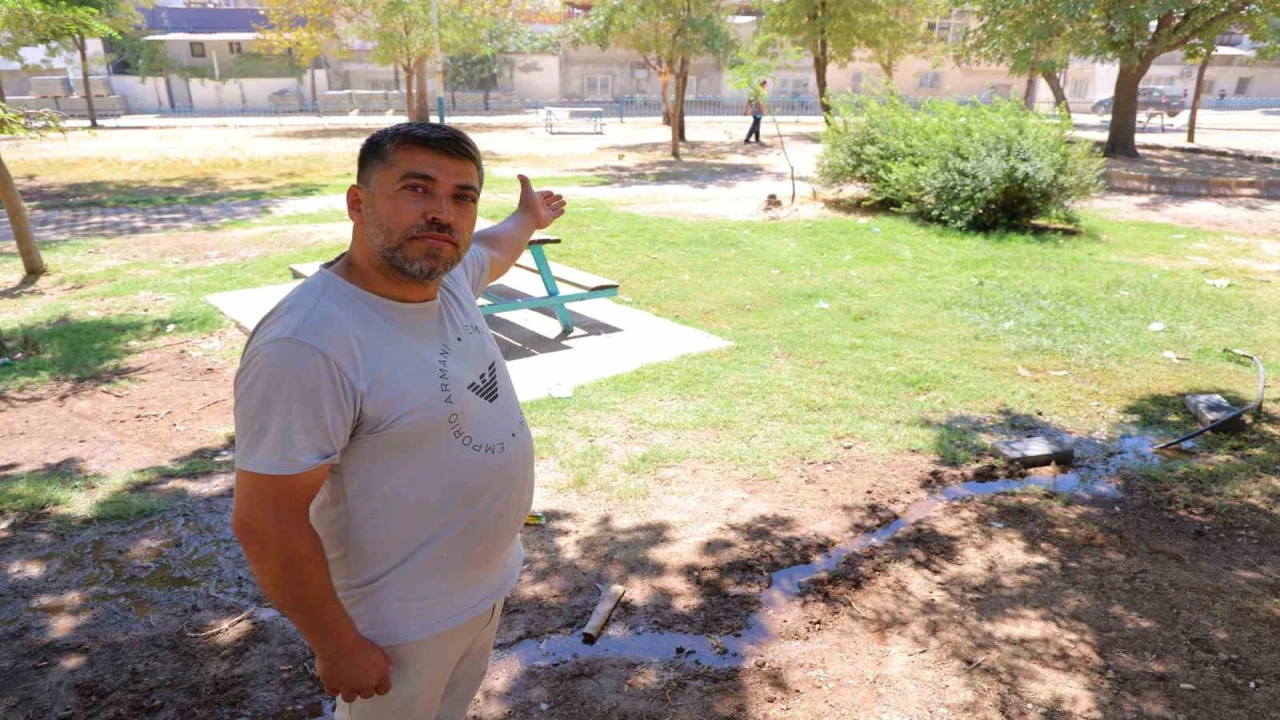 Dulkadiroğlunda mahalle sakinlerinden yol, kaldırım ve park tepkisi