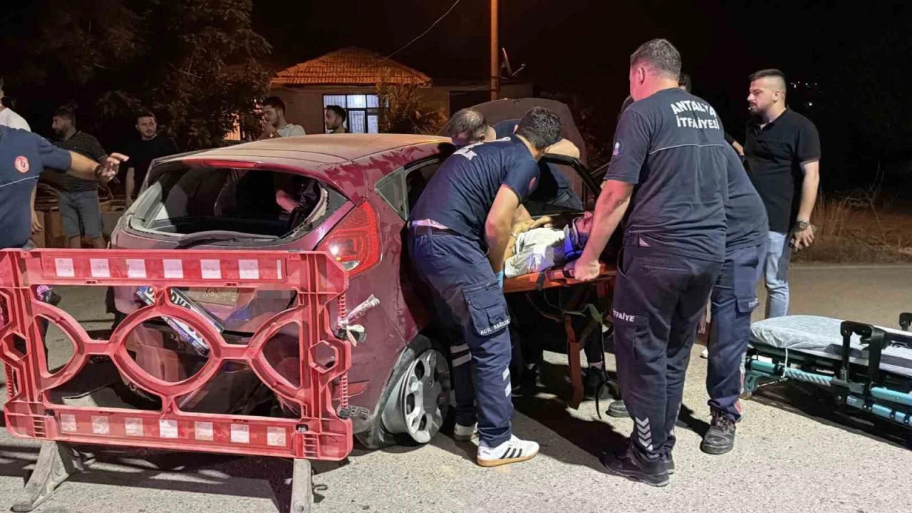 Gazipaşada otomobil takla attı: 4 yaralı