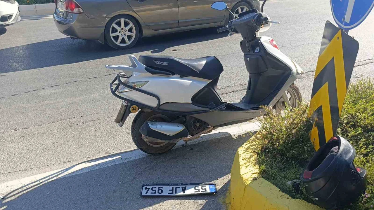 Hafif ticari araç ile motorlu bisiklet çarpıştı: 1 yaralı