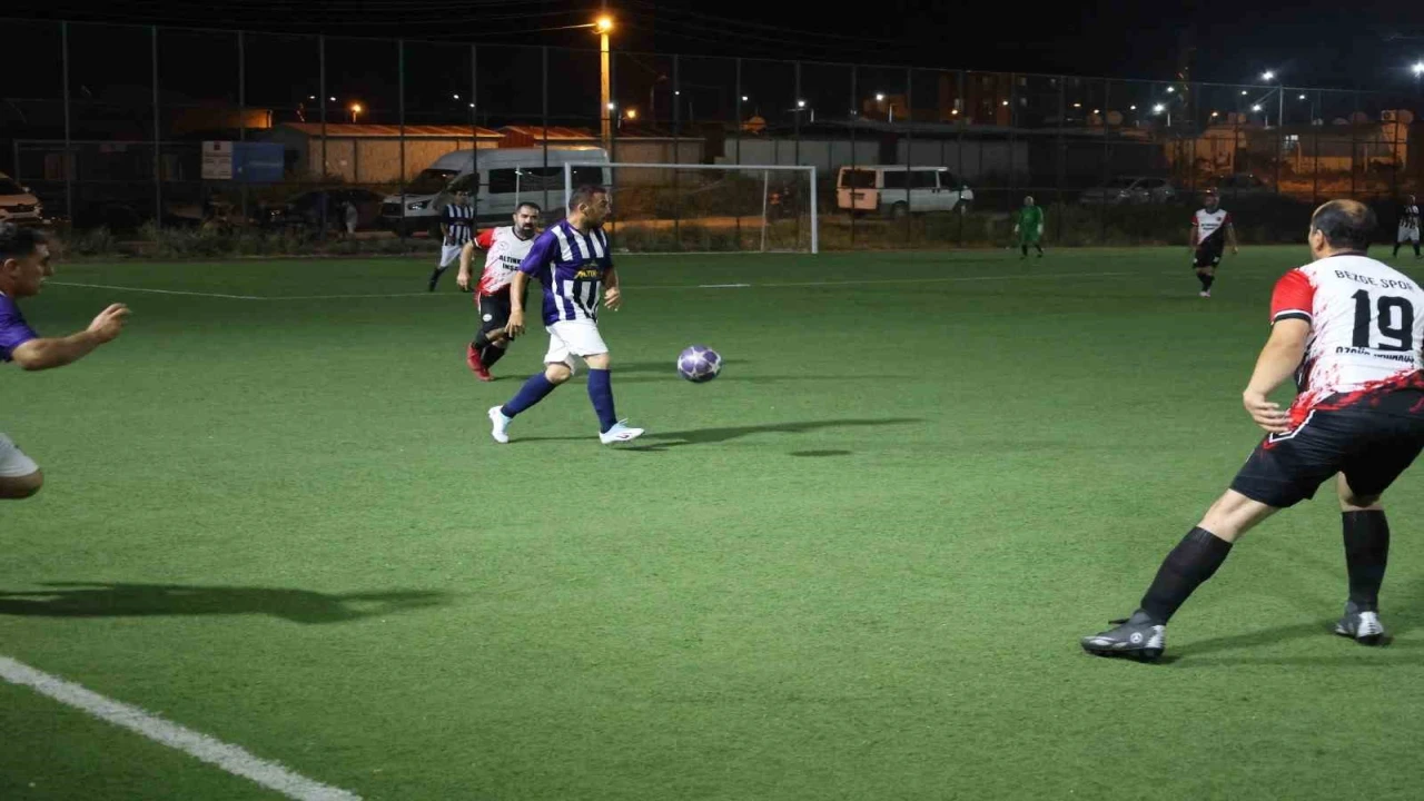 Hatayda 38.Erhan Aksay futbol turnuvası 53 takımın katılımıyla sürüyor