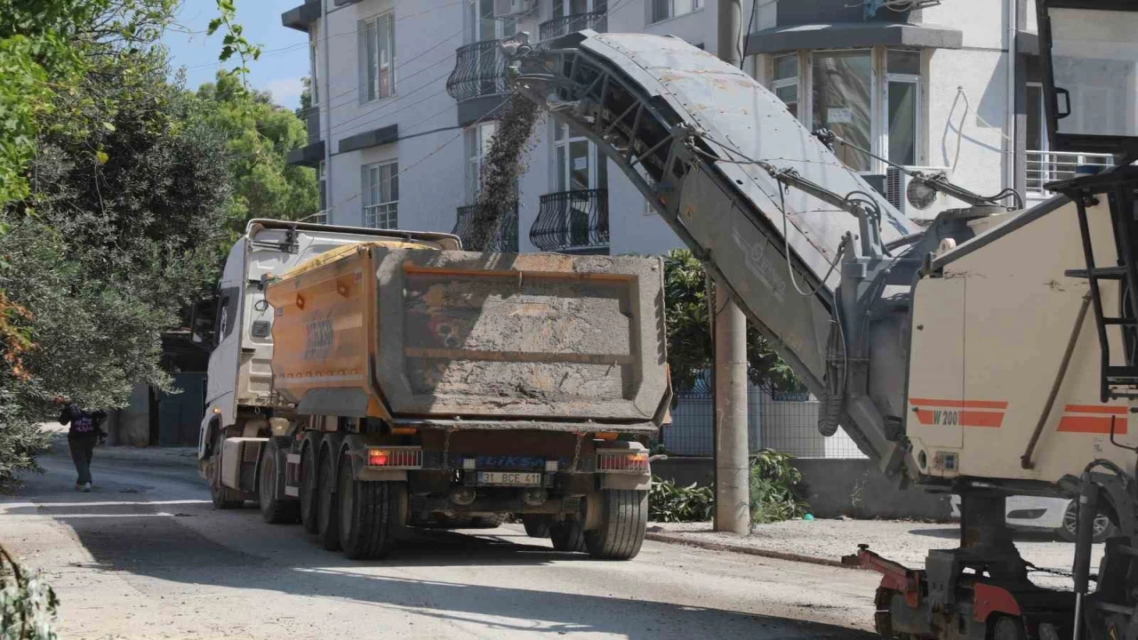 HBB, Antakya ve Defnede yol çalışmalarını sürdürüyor
