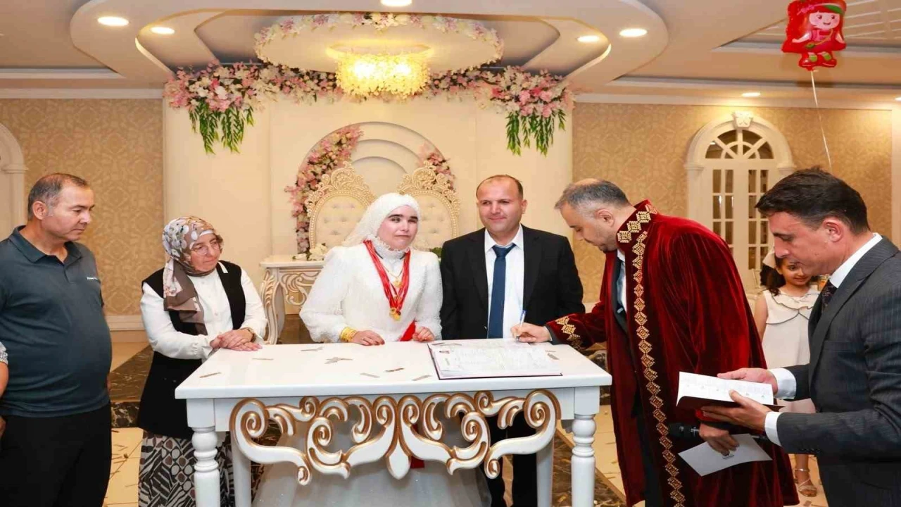 Kahramanmaraşta sevgi engel tanımadı: Görme engelli iki öğretmen dünyaevine girdi