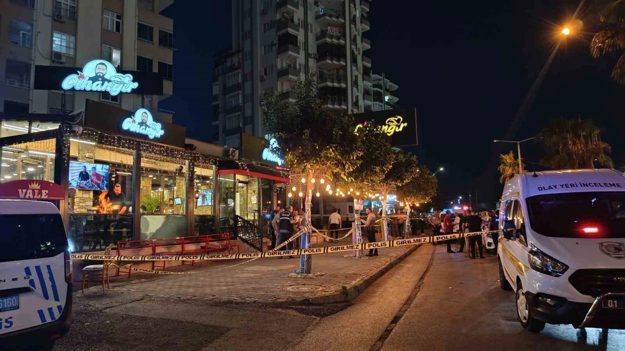 Kebapçıya kurşun yağdırdılar: Yemek yiyen 4 kişi yaralandı