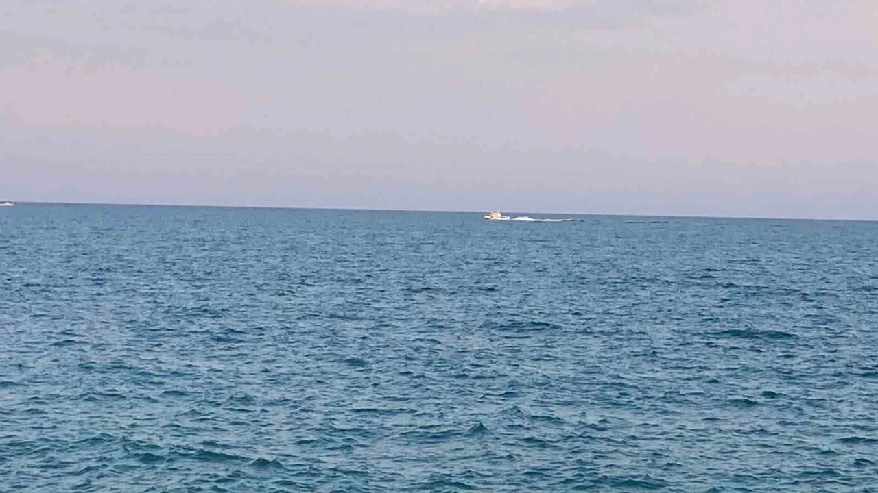 Kızkalesinde denizde kaybolan şahsın bulunması için arama çalışmaları sürüyor