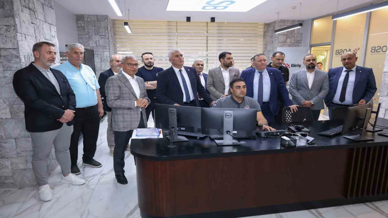 KKTC heyeti AOSBnin dijital altyapısını yerinde inceledi