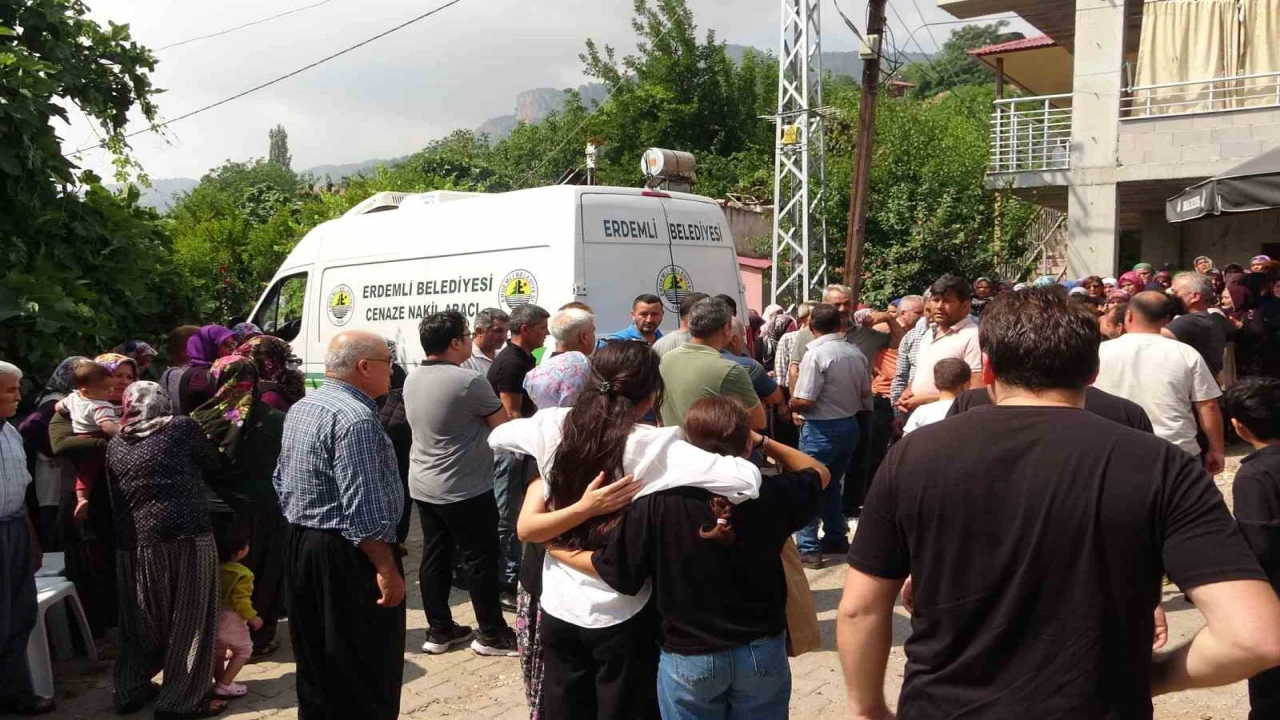 Mersinde acı olay: Doğum gününde hayatını kaybetti, nikah günü defnedildi