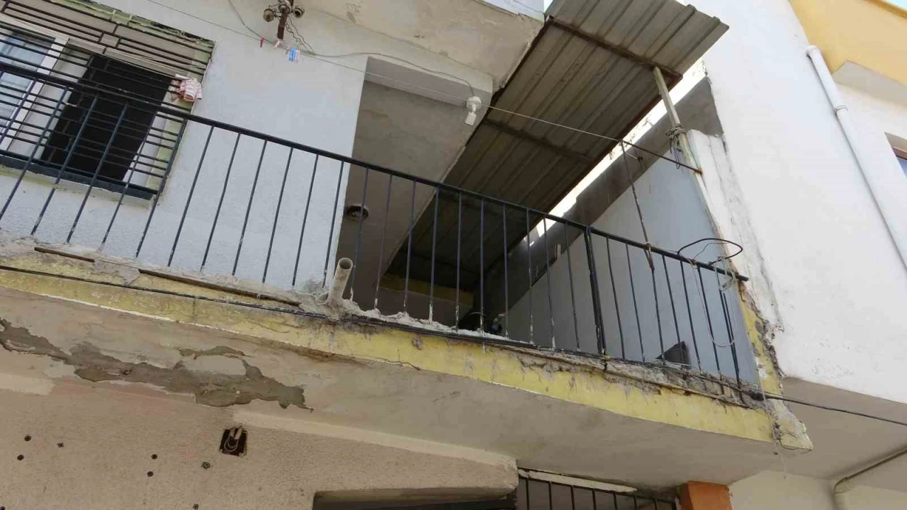 Mersinde balkonda akıma kapılan 1,5 yaşındaki Yamaç yaşam mücadelesini kaybetti