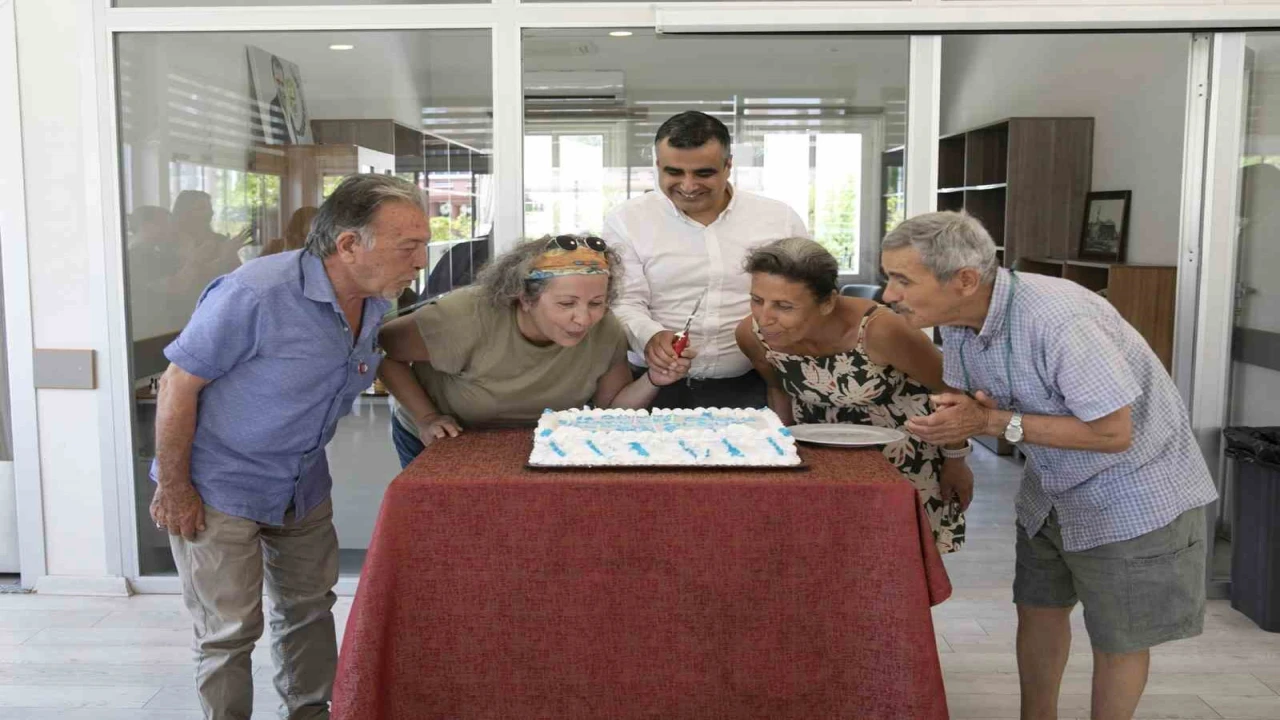 Mersinde Emekliler Günü coşkuyla kutlandı