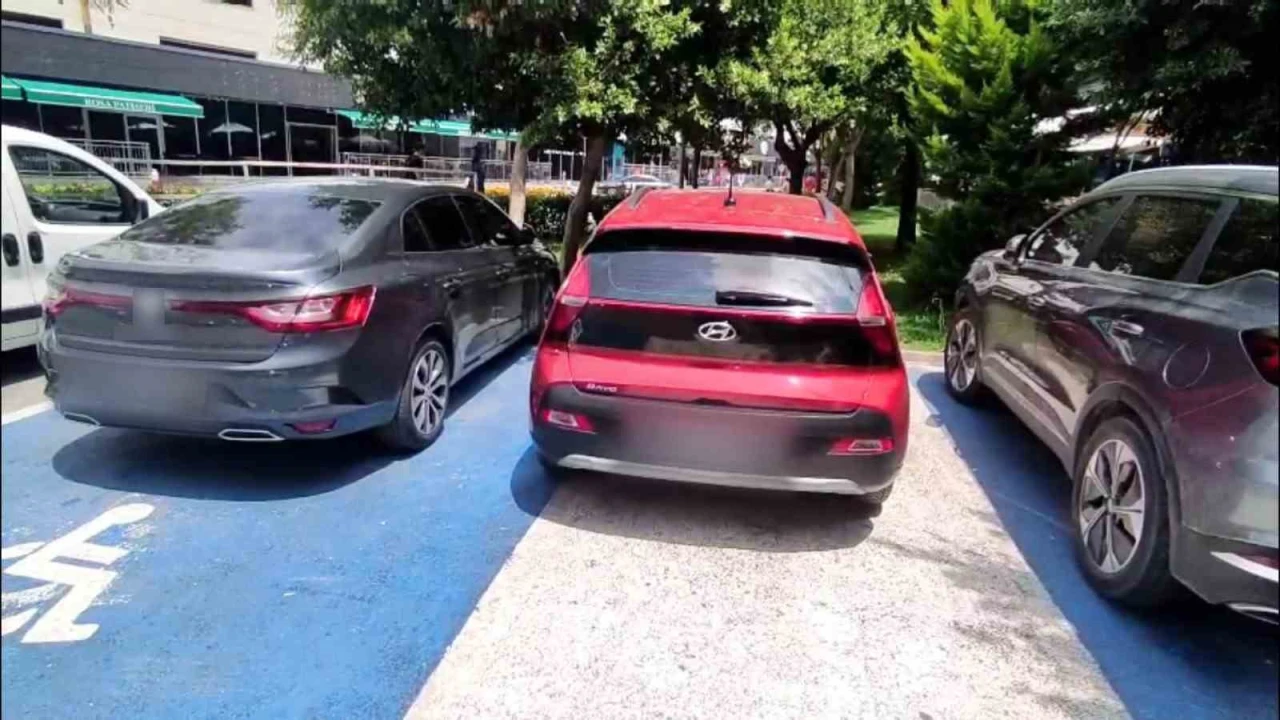 Mersinde engelli rampası ve kaldırımı işgal eden 184 araca ceza