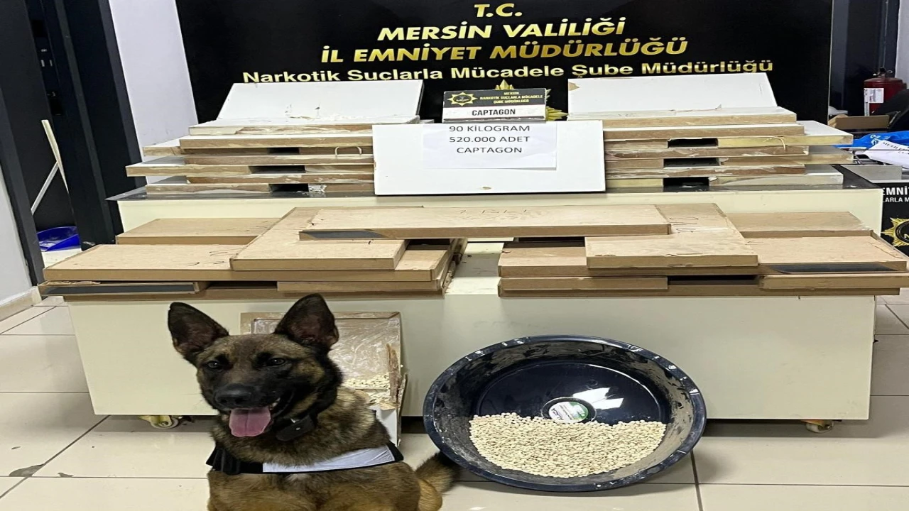 Mersinde TV ünitelerine gizlenmiş 520 bin uyuşturucu hap ele geçirildi