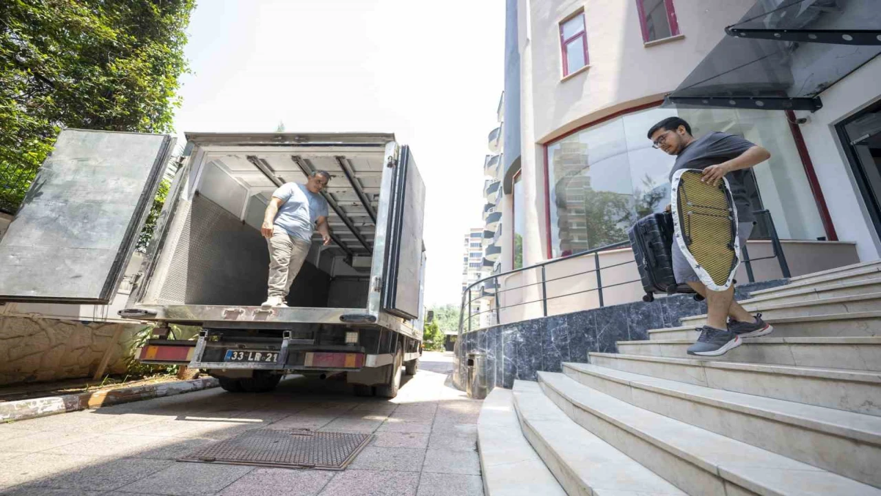 Mersinde üniversitelilere ücretsiz taşınma desteği