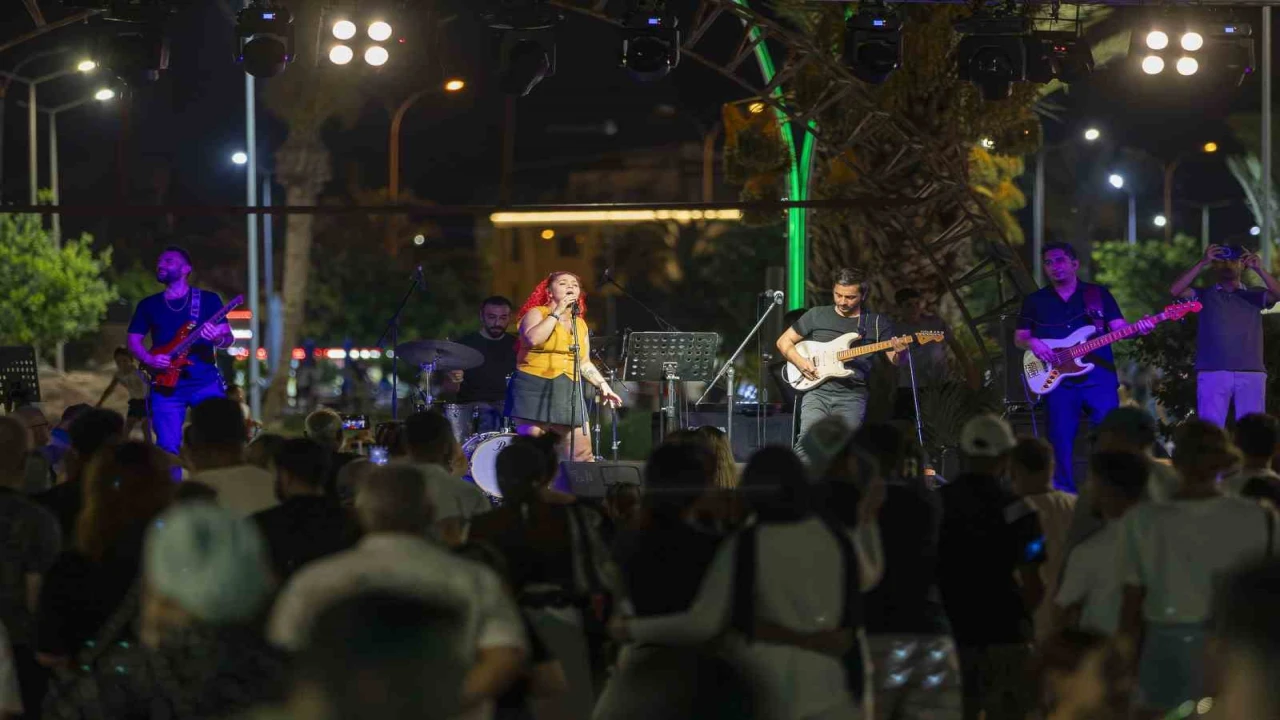 Mersinde yaz akşamları konserlerle şenleniyor