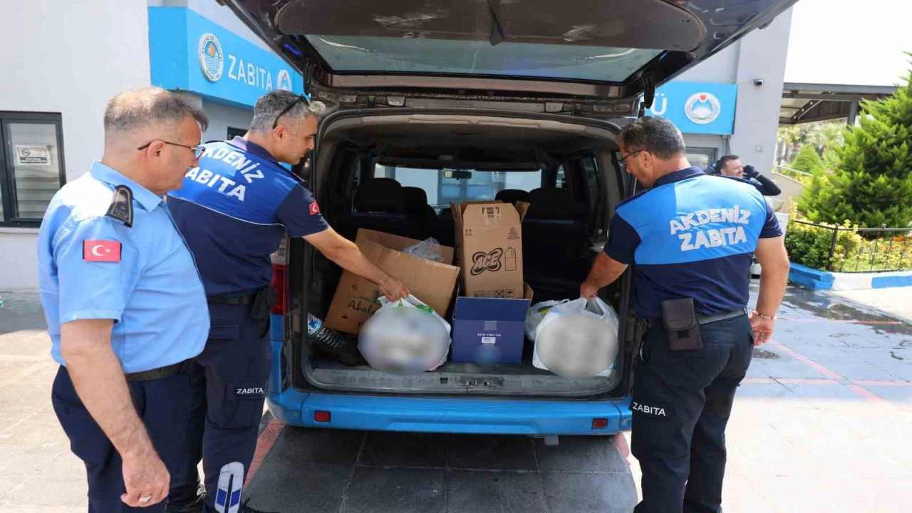 Mersinde zincir markette 135 tarihi geçmiş ürün ele geçirildi