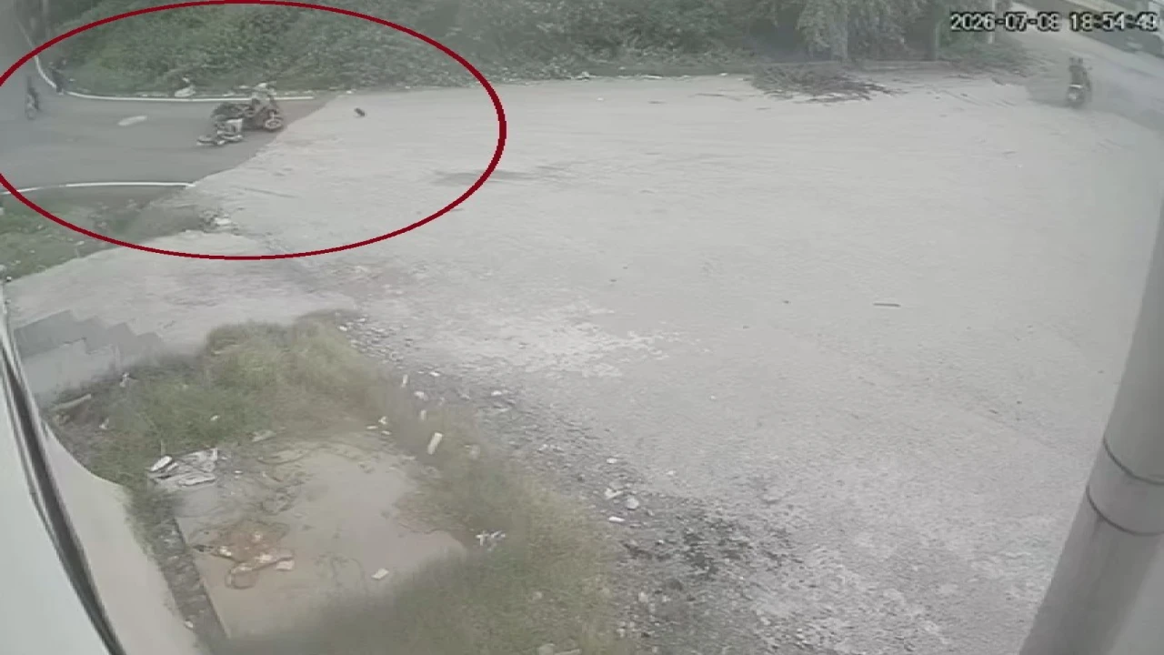 Motosiklet ve bisikletli çocuğun çarpıştığı anlar kamerada