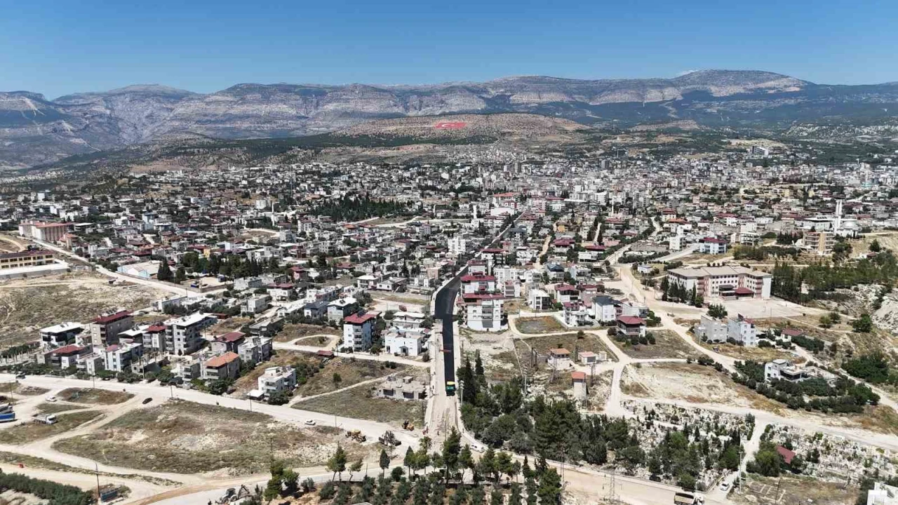Mutta yağışın bozduğu yollar yenilendi