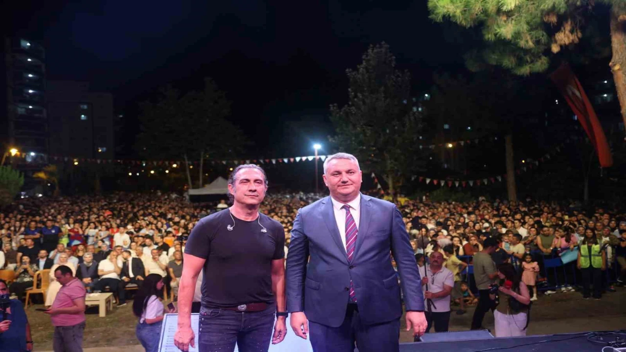 Osmaniyede Kıraç konserine binlerce kişi akın etti