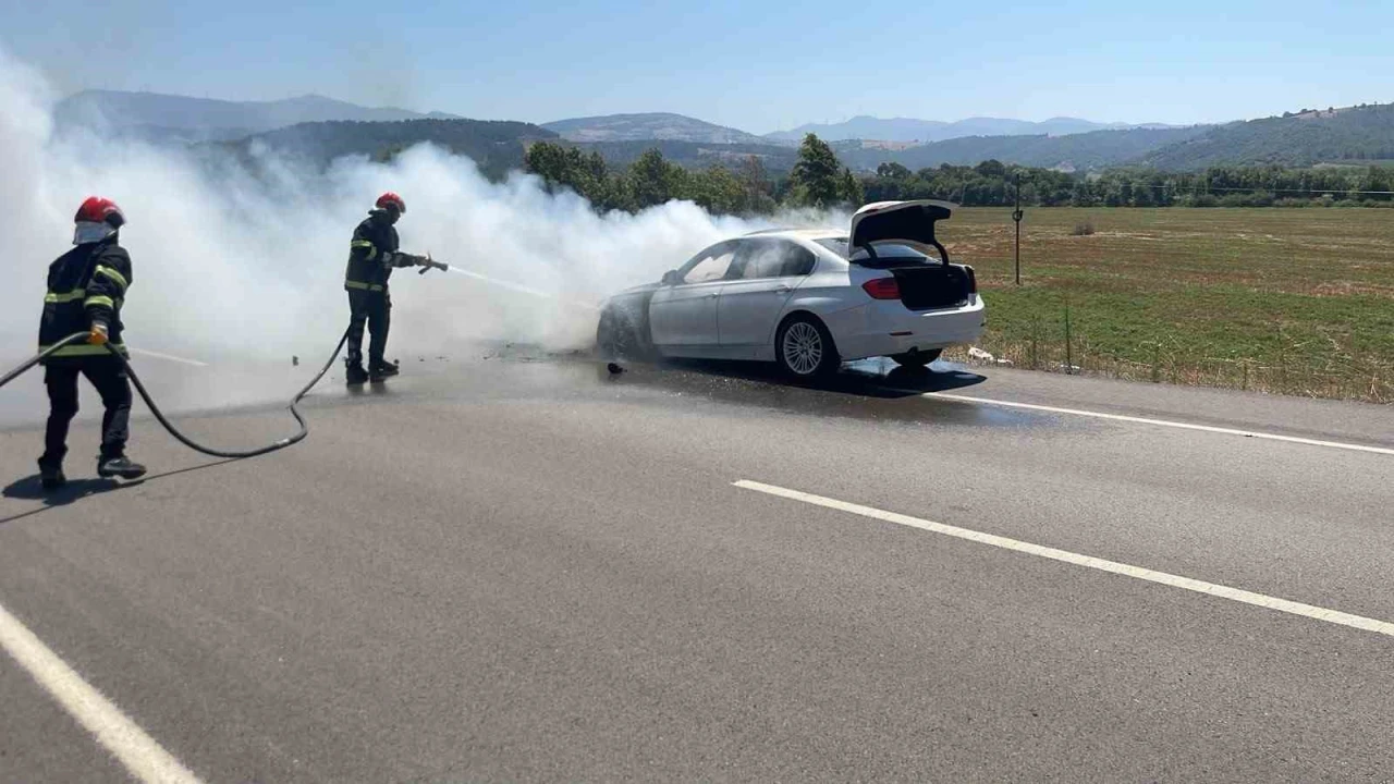 Osmaniyede seyir halindeki otomobilde çıkan yangın söndürüldü
