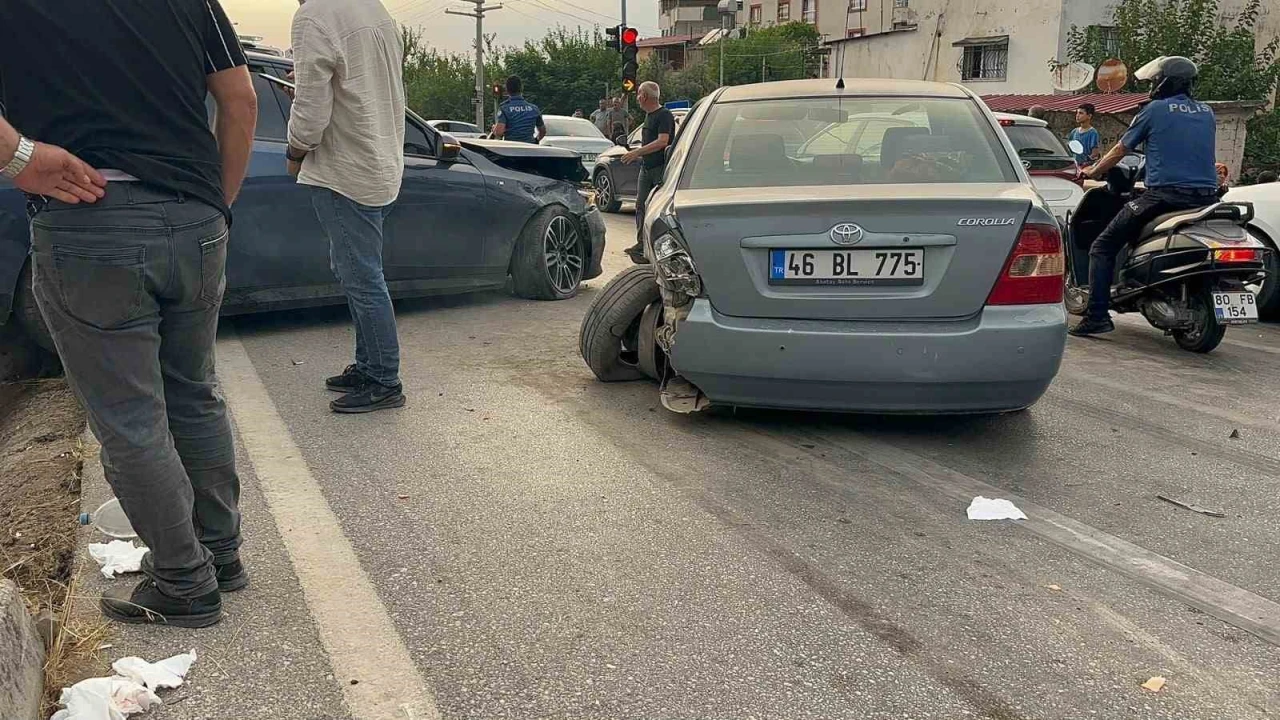 Osmaniyede zincirleme trafik kazası: 2 yaralı